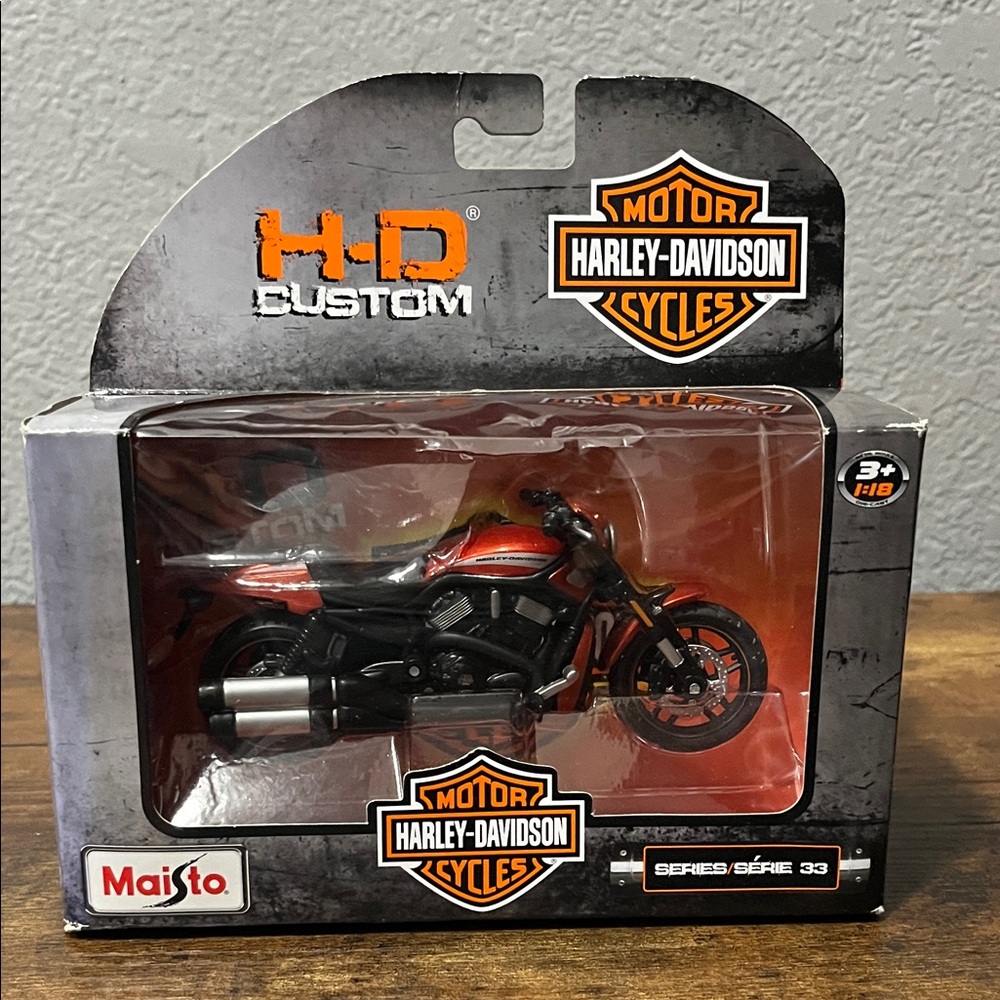 Harley-Davidson Custom Die-Cast in Black and Orange